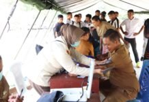 Satgas TMMD ke-130 Bersama Puskesmas Malata Gelar Pemeriksaan Kesehatan Gratis di Tana Righu